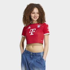 Koszulka podstawowa FC Bayern 26/27 Cropped. Białe t-shirty damskie Adidas, l, bez wzorów, z dzianiny, bez kołnierzyka. Za 369.00 zł.