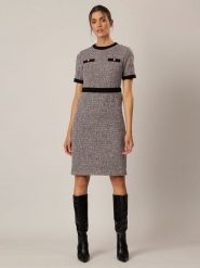 APART Sukienka w kolorze czarnym rozmiar: 38. Czarne sukienki damskie Apart, bez wzorów, bez kołnierzyka, bez ramiączek, mini. Za 233.45 zł.