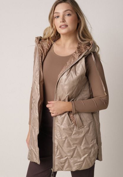 Brązowa Pikowana Kamizelka o Długim Kroju z Nieodpinanym Kapturem w Romby Dephice. Brązowe kamizelki damskie Born2be, l, z jeansu, długie. Za 139.99 zł.