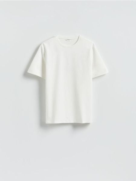 Gładki t-shirt regular fit - złamana biel. T-shirty męskie Reserved, l, bez wzorów, z bawełny, bez kołnierzyka. Za 99.99 zł.