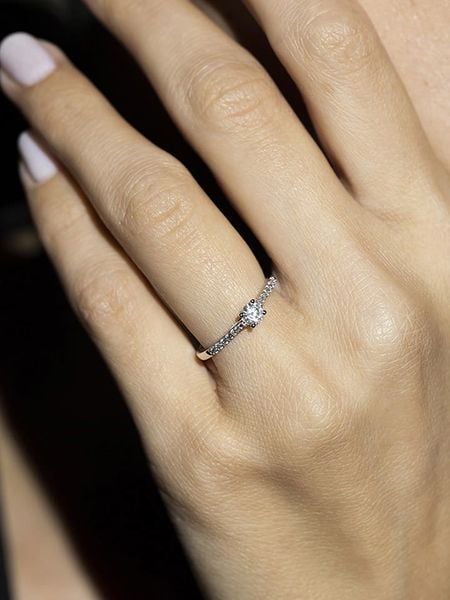 DIAMANTA Złoty pierścionek "Solitaire Royal" z diamentami rozmiar: 48. Szare pierścionki damskie DIAMANTA, z diamentem, złote. Za 4,754.37 zł.