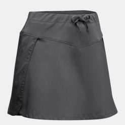 Spódnico-spodenki turystyczne damskie Quechua NH500. Szare szorty damskie QUECHUA, bez wzorów, z poliesteru, sportowe. Za 69.99 zł.