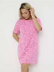 Koszula nocna Hello Kitty - różowy. Czerwone koszule nocne damskie Sinsay, bez wzorów. W wyprzedaży za 35.99 zł.