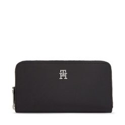 Portfel Tommy Hilfiger. Czarne portfele damskie Tommy Hilfiger, bez wzorów. Za 179.99 zł.