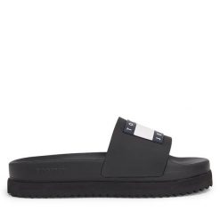 Klapki Tommy Jeans. Czarne klapki damskie Tommy Jeans, bez wzorów, z jeansu, bez obcasa. Za 169.99 zł.