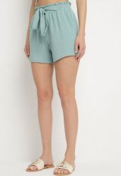Zielone Szorty z Wysokim Stanem i Gumką w Talii Zdobione Wiązaniem Mevalica. Zielone szorty damskie Born2be, z aplikacjami, eleganckie, z podwyższonym stanem. Za 34.99 zł.
