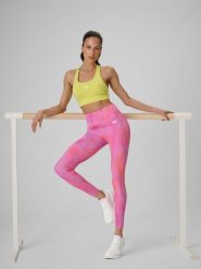 4F Legginsy treningowe szybkoschnące damskie - różowe M. Czerwone legginsy damskie 4f, m, bez wzorów, z materiału. Za 149.99 zł.
