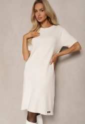Biała T-shirtowa Sukienka z Wiskozowej Dzianiny z Ozdobnymi Guzikami Narossa. Białe sukienki damskie Renee, na spotkanie biznesowe, l, bez wzorów, z dzianiny, eleganckie, bez kołnierzyka, bez ramiączek, mini. W wyprzedaży za 52.49 zł.