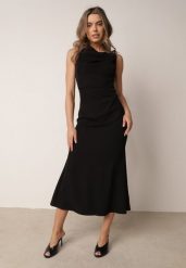 Czarna Sukienka VICES Ozdobiona Aplikacją na Ramieniu Palleleora. Czarne sukienki damskie Born2be, na co dzień, l, z aplikacjami, eleganckie, bez kołnierzyka, bez ramiączek, midi, proste. Za 179.99 zł.