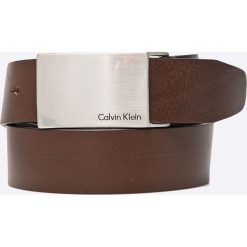Calvin Klein Jeans - Pasek Mino Plaque. Brązowe paski męskie Calvin Klein Jeans, bez wzorów, z jeansu. W wyprzedaży za 159.90 zł.