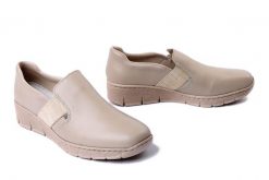 RIEKER 53784-60 beige, półbuty damskie. Brązowe półbuty damskie Rieker, bez wzorów, bez obcasa, na koturnie. Za 319.90 zł.