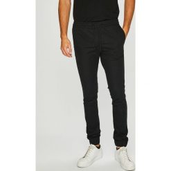 Produkt by Jack & Jones - Spodnie. Czarne spodnie materiałowe męskie PRODUKT by Jack & Jones, bez wzorów, z bawełny, casualowe. W wyprzedaży za 79.90 zł.