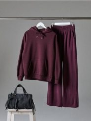 Bluza z kapturem - bordowy. Czerwone bluzy z kapturem damskie Sinsay, l. Za 39.99 zł.