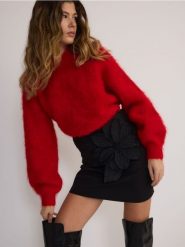 Sweter z wełną alpaki - czerwony. Czerwone swetry klasyczne damskie Reserved, l, z dzianiny, bez kołnierzyka. W wyprzedaży za 279.99 zł.