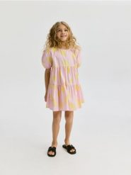 Wzorzysta sukienka - pastelowy róż. Czerwone sukienki dziewczęce Reserved, bez wzorów, z bawełny, bez ramiączek. W wyprzedaży za 55.99 zł.