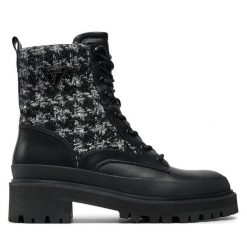 Trapery Guess. Czarne trapery damskie Guess, bez obcasa. Za 589.99 zł.
