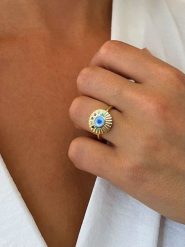 Les Favorites Pozłacany pierścionek z cyrkoniami rozmiar: 56. Żółte pierścionki damskie Les Favorites, z cyrkonią, pozłacane. Za 117.99 zł.