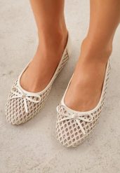 Jasnobeżowe Siateczkowe Balerinki z Plecioną Cholewką z Kokardką Lilinrelle. Brązowe baleriny damskie Born2be, bez wzorów, z jeansu, bez obcasa. Za 69.99 zł.