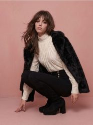 Legginsy z przeszyciami i ozdobnymi guzikami z wiskozą - czarny. Czarne legginsy damskie Sinsay, l, bez wzorów, z wiskozy. Za 49.99 zł.