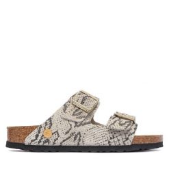 Klapki Birkenstock. Brązowe klapki damskie Birkenstock, bez wzorów, bez obcasa. Za 629.99 zł.