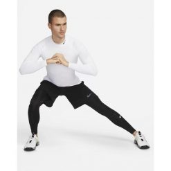 Legginsy sportowe męskie Nike. Czarne spodnie dresowe męskie Nike, bez wzorów, z dresówki. W wyprzedaży za 152.90 zł.