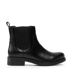 Botki Geox. Czarne botki damskie Geox, bez obcasa, na płaskiej podeszwie, bez zapięcia. Za 439.99 zł.