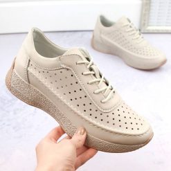 Skórzane półbuty damskie ażurowe beżowe Sergio Leone SP013. Brązowe półbuty damskie Sergio Leone, w ażurowe wzory, ze skóry, bez obcasa. Za 169.99 zł.