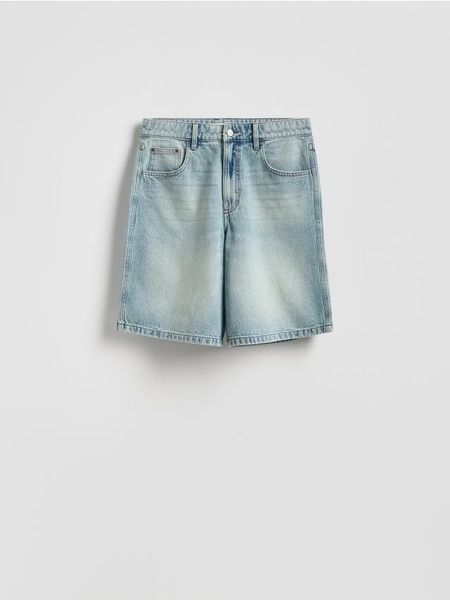 Jeansowe szorty baggy - niebieski. Niebieskie szorty męskie Reserved, bez wzorów, z denimu. Za 139.99 zł.