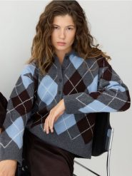 Wełniany sweter z kołnierzykiem - wielobarwny. Swetry klasyczne damskie Reserved, l, z dzianiny, bez kołnierzyka. Za 279.99 zł.