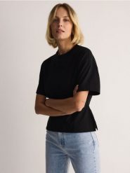 Taliowany t-shirt - czarny. Czarne t-shirty damskie Reserved, l, bez wzorów, z bawełny, bez kołnierzyka. Za 119.99 zł.