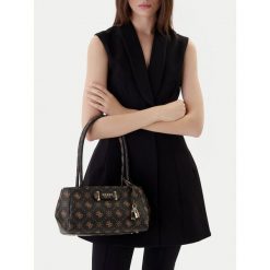 Torebka Guess. Czarne torebki klasyczne damskie Guess, z aplikacjami, bez dodatków. Za 749.99 zł.