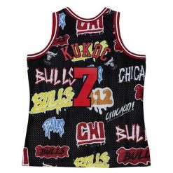 Koszulka NBA Chicago Bulls 1997 Toni Kukoc. Czarne bluzki damskie Mitchell & Ness, bez wzorów, sportowe, bez kołnierzyka, bez ramiączek. W wyprzedaży za 474.35 zł.