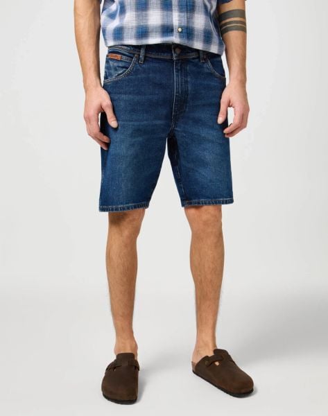 WRANGLER MĘSKIE SPODENKI JEANSOWE WRANGLER TEXAS SHORTS MEADOW HAZE 112362506. Szorty męskie Wrangler, bez wzorów, z jeansu. Za 169.99 zł.