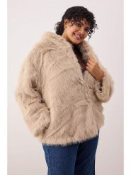 Trendyol Kurtka w kolorze beżowym ze sztucznego futerka rozmiar: 50. Brązowe kurtki damskie Trendyol, bez wzorów, bez kaptura. Za 130.99 zł.