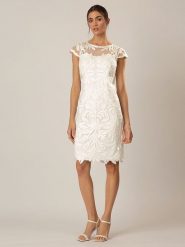 APART Sukienka w kolorze białym rozmiar: 36. Białe sukienki damskie Apart, bez wzorów, bez kołnierzyka, bez ramiączek, mini. Za 245.38 zł.