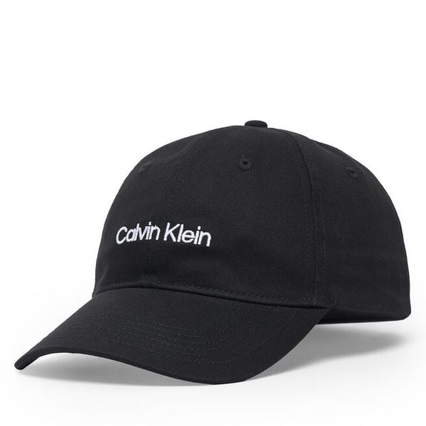 Czapka z daszkiem Calvin Klein. Czarne czapki z daszkiem damskie CALVIN KLEIN, bez wzorów. Za 169.99 zł.