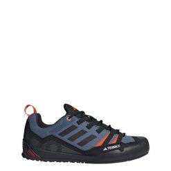 Buty Terrex Swift Solo 2.0 Hiking. Brązowe buty sportowe na co dzień męskie Adidas, z materiału, bez zapięcia. Za 399.99 zł.
