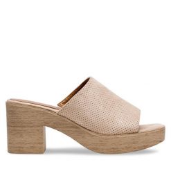 Klapki Clara Barson. Brązowe klapki damskie Clara Barson, bez wzorów, bez obcasa. Za 59.99 zł.