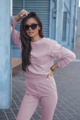 Dresowy Komplet Nierozpinana Bluza i Dopasowane Spodnie - Różowy. Czerwone bluzy bez kaptura damskie SALE, bez wzorów, z bawełny. Za 219.90 zł.