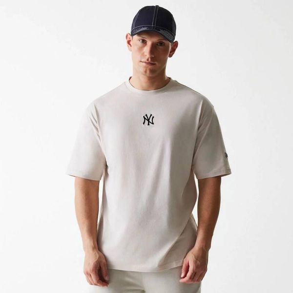 T-Shirt MLB New York Yankees New Era Oversize Crème. T-shirty męskie New Era, m, bez wzorów, z bawełny, bez kołnierzyka. Za 128.50 zł.