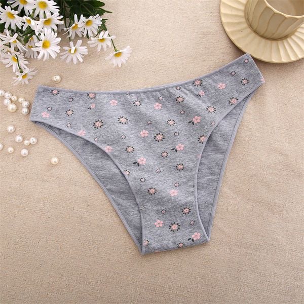 Figi z elastycznym pasem z wysokiej jakości materiałów Maare. Czarne figi damskie Intica, l, bez wzorów, z bawełny. Za 49.00 zł.