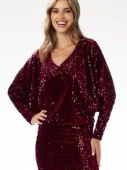 Sukienka Model A700 Claret - awama. Sukienki damskie Awama, na karnawał, l, bez wzorów, z weluru, eleganckie, bez kołnierzyka, plus size, bez ramiączek, mini. Za 385.57 zł.