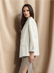 Marynarka z kieszeniami - kremowy. Białe marynarki i żakiety damskie Sinsay, l, bez wzorów, ze skóry, eleganckie. Za 69.99 zł.