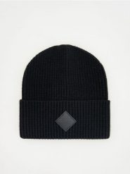 Czapka typu beanie - czarny. Czarne czapki męskie Reserved, bez wzorów. W wyprzedaży za 13.99 zł.