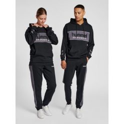 Bluza z kapturem Hummel Legacy Julian. Czarne bluzy sportowe damskie HUMMEL, s, bez wzorów, z bawełny, bez ramiączek, z kapturem. W wyprzedaży za 207.50 zł.