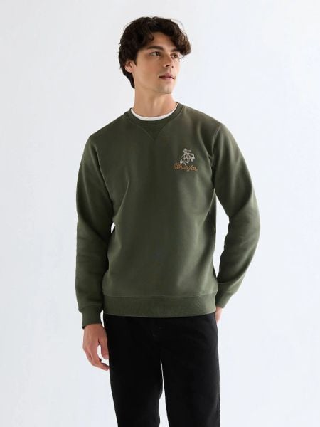 MESKA BLUZA WRANGLER EMBROIDERY CREW DEEP DEPTHS 112378020. Bluzy bez kaptura męskie Wrangler, s. Za 119.99 zł.