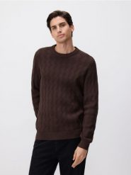 Sweter ze strukturalnej dzianiny - ciemnobrązowy. Brązowe swetry męskie Reserved, l, bez wzorów, z dzianiny, bez kołnierzyka. W wyprzedaży za 69.99 zł.