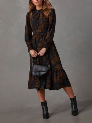Milan Kiss Sukienka w kolorze czarno-brązowym rozmiar: XL. Czarne sukienki damskie Milan Kiss, xl, bez wzorów, bez kołnierzyka, bez ramiączek, midi. Za 175.26 zł.