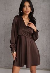 Brązowa Bawełniana Sukienka VICES z Satyny z Kopertowym Dekoltem Cunelia. Brązowe sukienki damskie Renee, na co dzień, l, bez wzorów, z bawełny, eleganckie, bez kołnierzyka, bez ramiączek, mini, kopertowe. Za 129.99 zł.