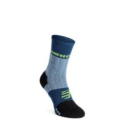 Skarpety biegowe Compressport Pro Racing Socks Winter Trail. Niebieskie skarpetki damskie Compressport, bez wzorów. Za 109.99 zł.